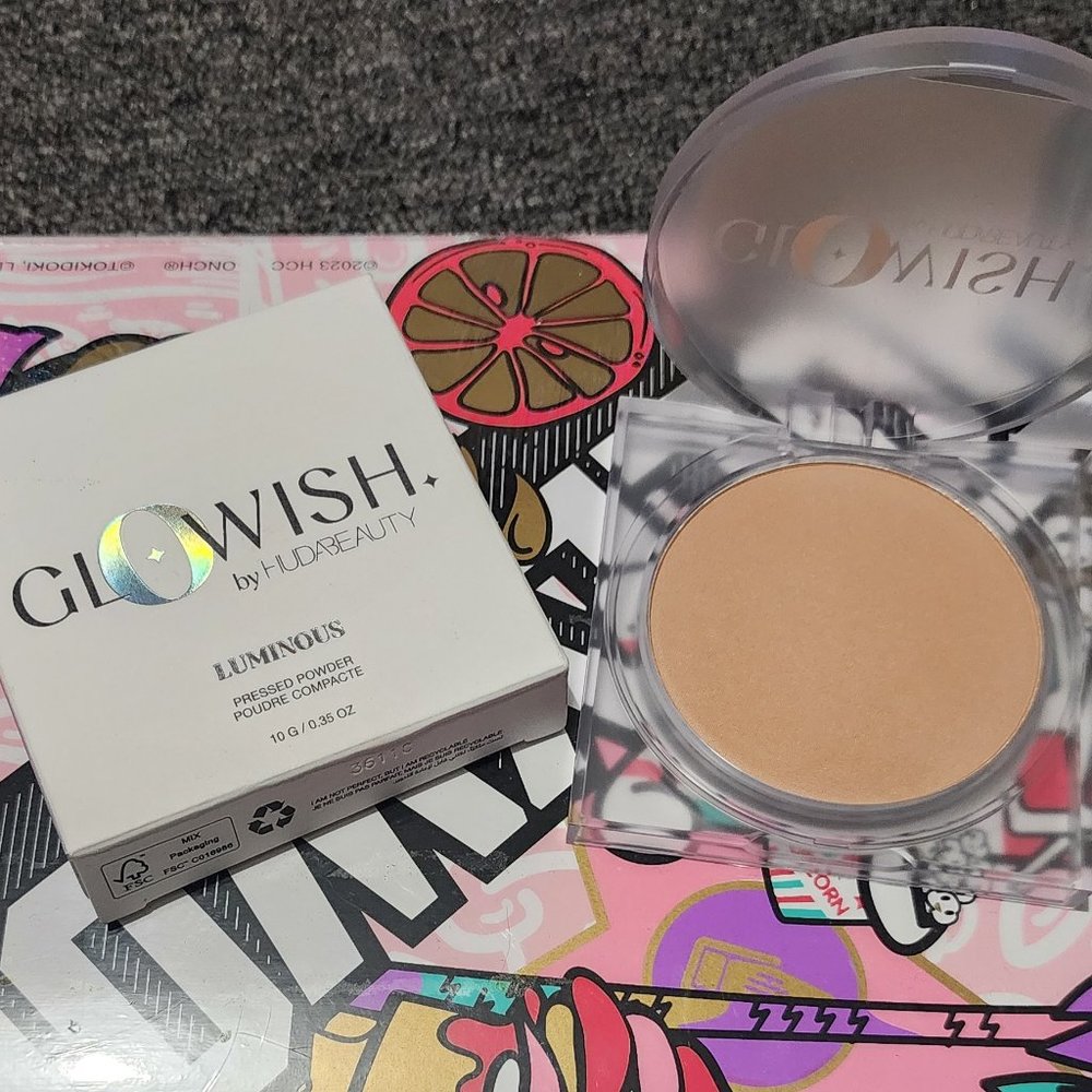 Huda Beauty Glowish in 03 Light